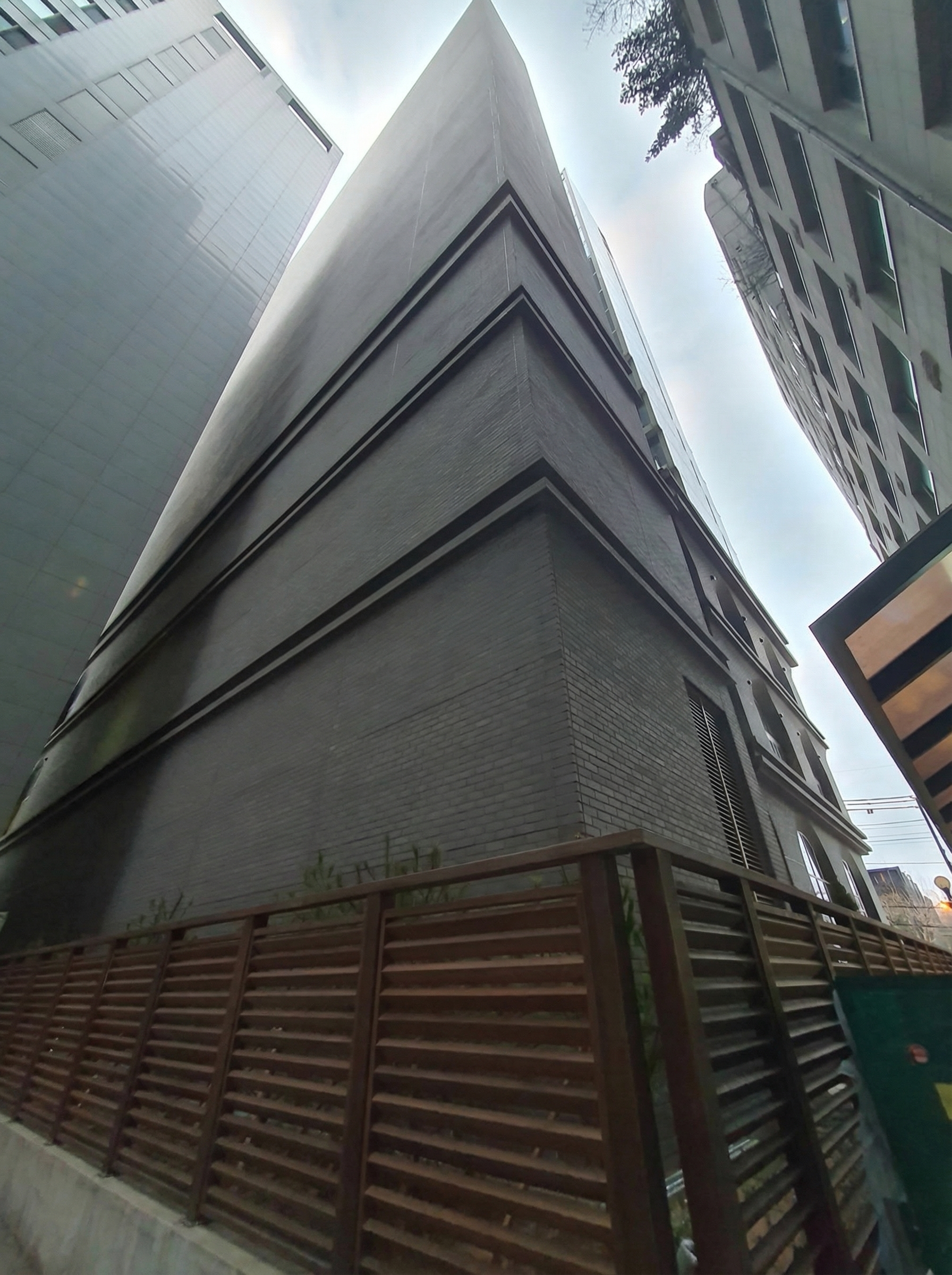 르피에드 인 강남 롱브릭 외장 코너 상세